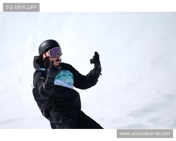 冬奥赛场瞬间：苏翊鸣腾空翻转，挑战高难度动作引爆全场